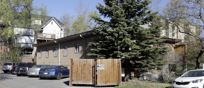 2303 16th St SW in Calgary, AB - Building Photo - Building Photo