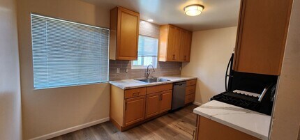 845 Apgar St, Unit D in Oakland, CA - Building Photo - Building Photo