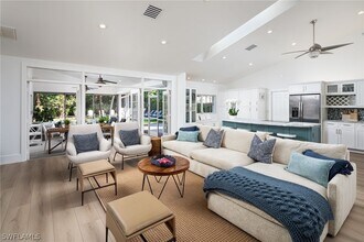 339 4th Ave N in Naples, FL - Building Photo - Building Photo