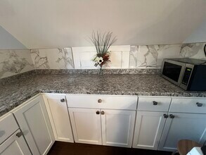 52 Essex St, Unit 52 Essex st Apt 3 in Beverly, MA - Building Photo - Building Photo