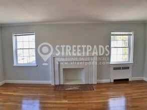 1139 Beacon St, Unit 5 in Brookline, MA - Building Photo - Building Photo