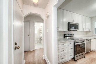 98 Ellis Av in Kitchener, ON - Building Photo - Building Photo