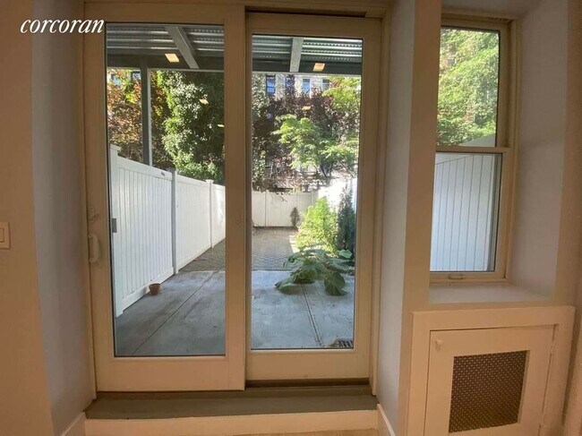 410 E 92nd St in New York, NY - Building Photo - Building Photo
