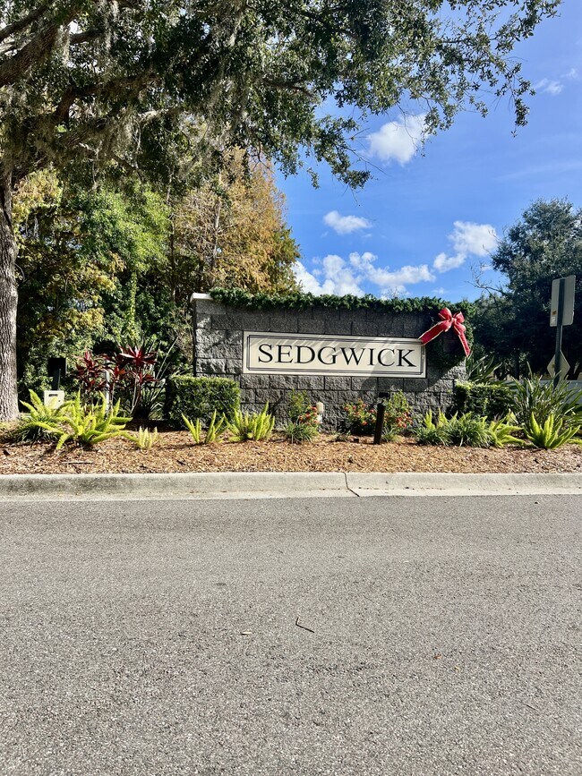 1407 Lyonshire Dr in Zephyrhills, FL - Building Photo - Building Photo