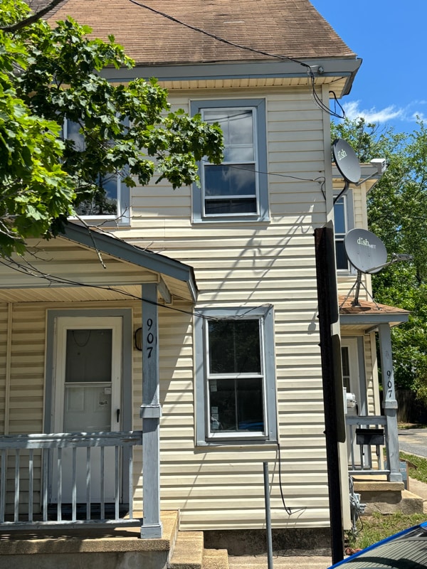 property at 907 Buck St