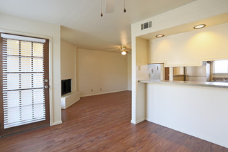 Midland Village Apartments in Midland, TX - Building Photo - Building Photo