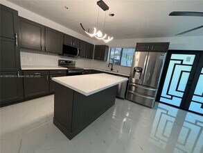 4661 NW 4th St in Plantation, FL - Building Photo - Building Photo