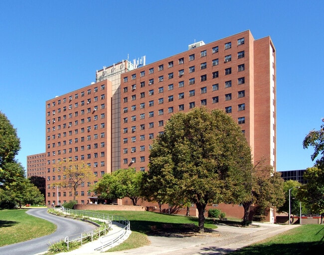 Jackson Towers in Harrisburg, PA - Foto de edificio - Building Photo