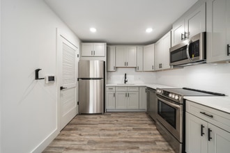 242 Spring St, Unit 501 in Paterson, NJ - Foto de edificio - Building Photo