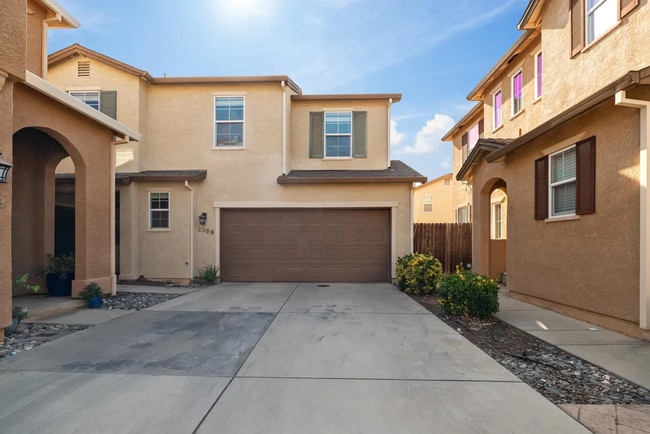 2369 la Villa Way in Redding, CA - Building Photo - Building Photo