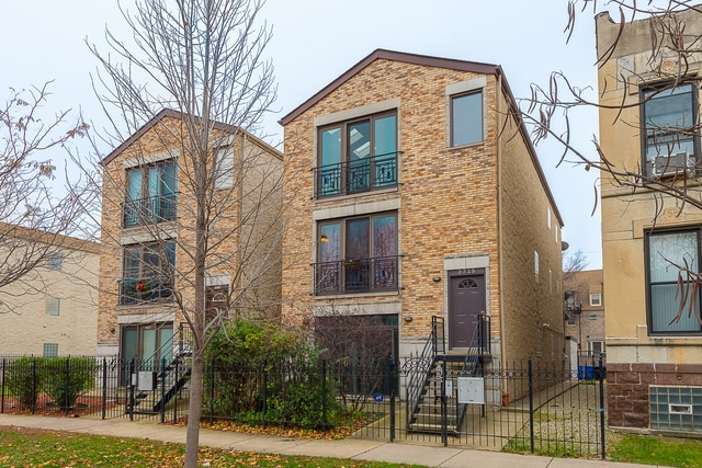 property at 2715 W Washington Blvd