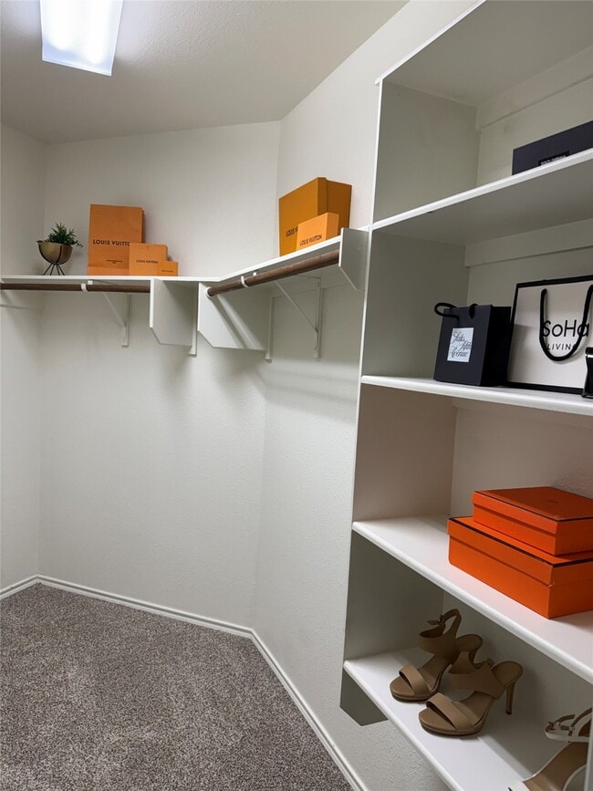 property at 962 Oak Lynn Dr