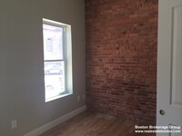 35 Forbes St, Unit 1 in Boston, MA - Foto de edificio - Building Photo