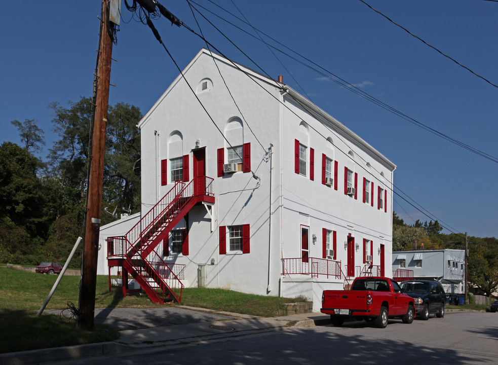 8520 Commercial St in Savage, MD - Building Photo