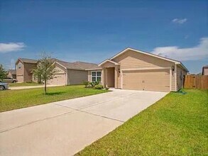 976 Lake View Cir W in Brookshire, TX - Foto de edificio - Building Photo
