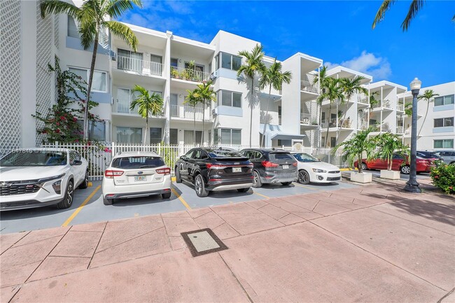 641 Española Wy in Miami Beach, FL - Building Photo - Building Photo