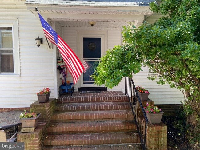 property at 7103 Ventnor Ave