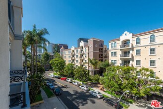 1379 Midvale Ave-Unit -307 in Los Angeles, CA - Building Photo - Building Photo