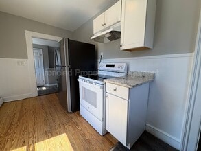 818 Pine St in Bristol, CT - Building Photo - Building Photo