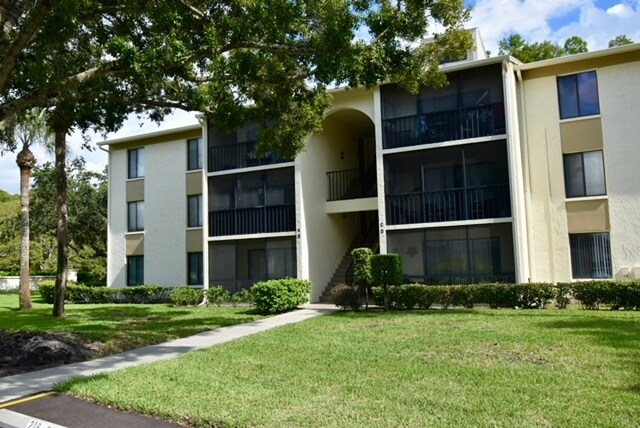 3188 Lake Pine Way S in Tarpon Springs, FL - Building Photo - Building Photo