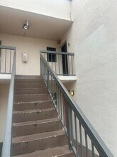 855 NE 209th St in North Miami Beach, FL - Building Photo - Building Photo