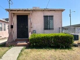 342 W 52nd Pl, Unit 342 in Los Angeles, CA - Building Photo