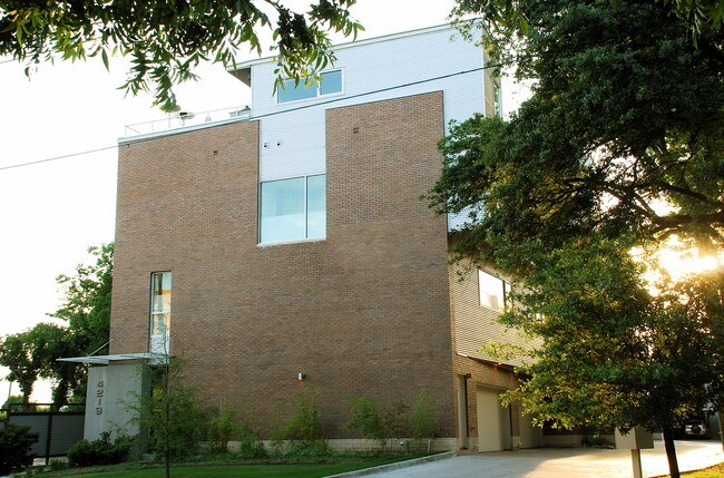 4219 Mckinney Ave in Dallas, TX - Foto de edificio - Building Photo