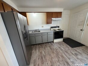 58 Yorkshire St in Torrington, CT - Building Photo - Building Photo