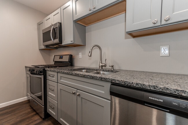 217 Kaercher St, Unit 1 in Pittsburgh, PA - Building Photo - Building Photo