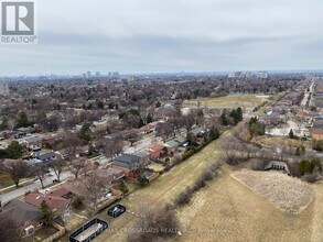 3220 Sheppard Ave E in Toronto, ON - Building Photo - Building Photo