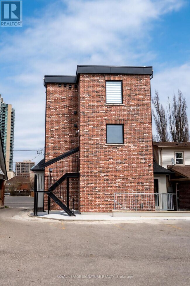 5 Mill St N in Brampton, ON - Building Photo - Building Photo
