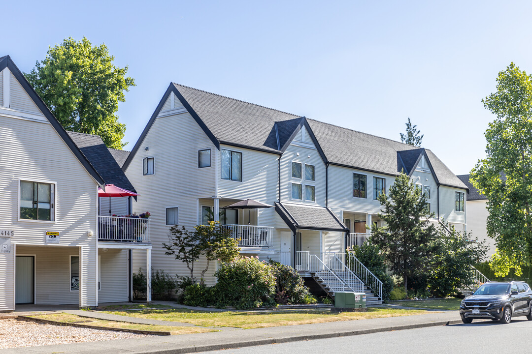 14145 103 Av in Surrey, BC - Building Photo