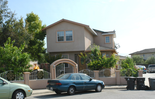 16680 A,B San Tomas Ln in Morgan Hill, CA - Building Photo - Building Photo