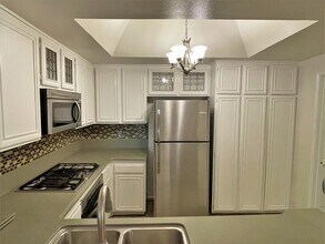 8180 Manitoba St, Unit E140 in Playa Del Rey, CA - Building Photo - Building Photo