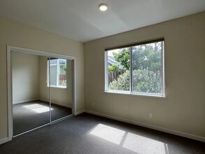 251 High St, Unit APT B in Santa Cruz, CA - Foto de edificio - Building Photo