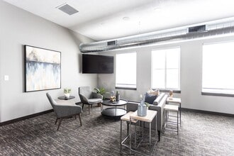 Creekside Commons in Harrisburg, SD - Foto de edificio - Building Photo