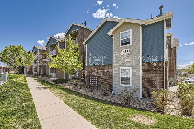 19303 E College Dr in Aurora, CO - Building Photo - Building Photo
