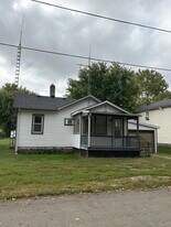 621 W Winthrop St in Earlville, IL - Building Photo