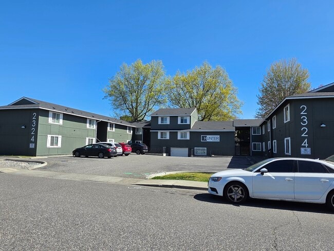 Hunters Square Apartments