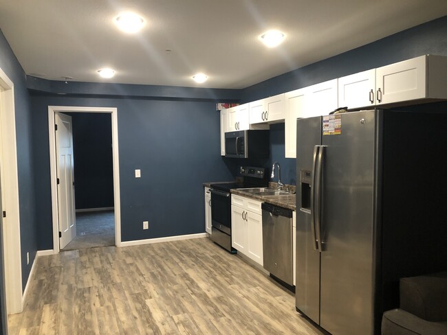 101 S Crystal St, Unit #4 in Lake Crystal, MN - Building Photo - Building Photo