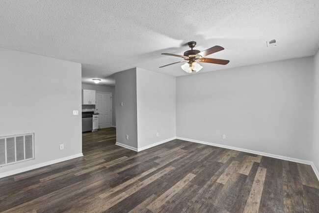 14 Coats Cir in Benson, NC - Building Photo - Building Photo