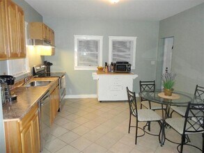 47 Main St, Unit #1 in Somerville, MA - Foto de edificio - Building Photo