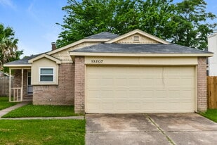 13207 Pebblewalk Cir S in Houston, TX - Building Photo