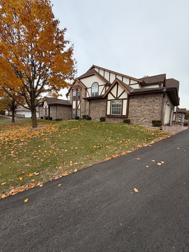 1317-1332 Hillwood Blvd