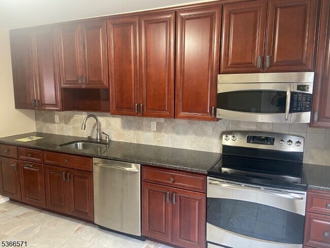 22B Troy Dr in Springfield, NJ - Building Photo - Building Photo