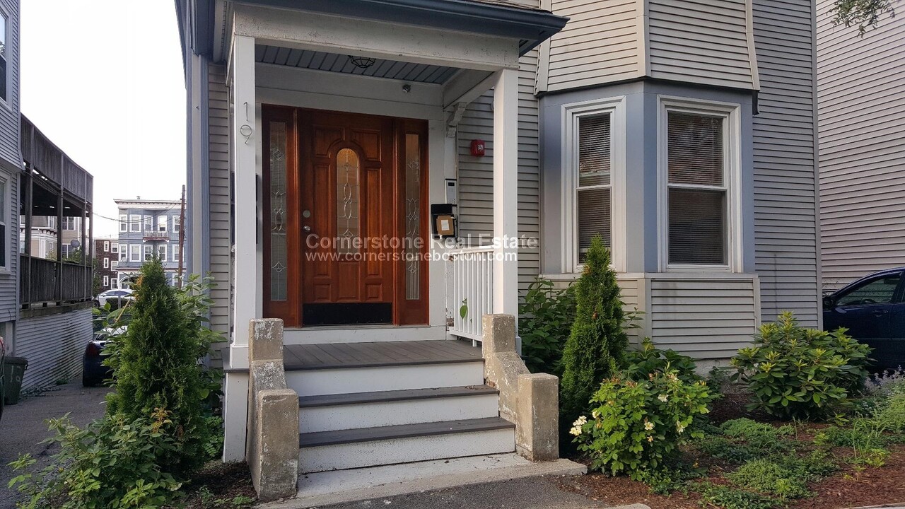 19 Dorset St, Unit 3 in Boston, MA - Building Photo