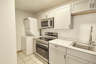610-Carriage Court Apartments in Belvidere, IL - Building Photo - Building Photo