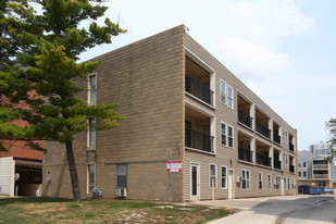 706 S Locust St Apartments