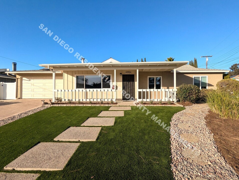 14564 Topsham St in Poway, CA - Building Photo