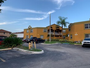 9711 Fontainebleau Blvd in Miami, FL - Building Photo - Building Photo